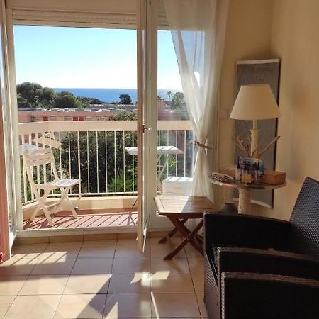 Appartement Lumineux Vue Mer Frejus Bagian luar foto