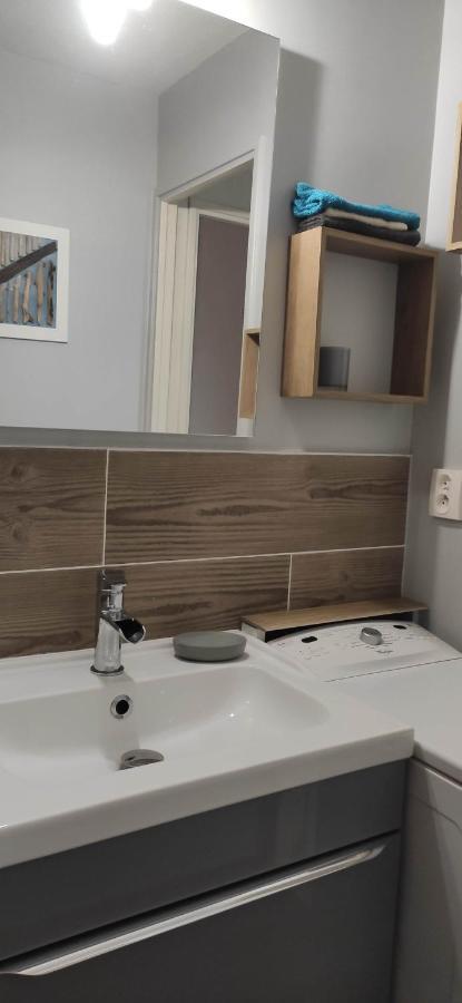 Appartement Lumineux Vue Mer Frejus Bagian luar foto