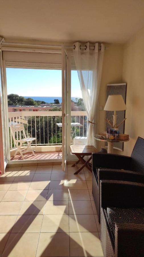 Appartement Lumineux Vue Mer Frejus Bagian luar foto
