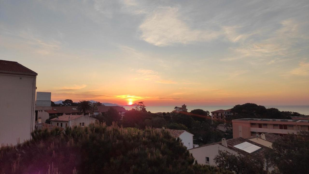 Appartement Lumineux Vue Mer Frejus Bagian luar foto