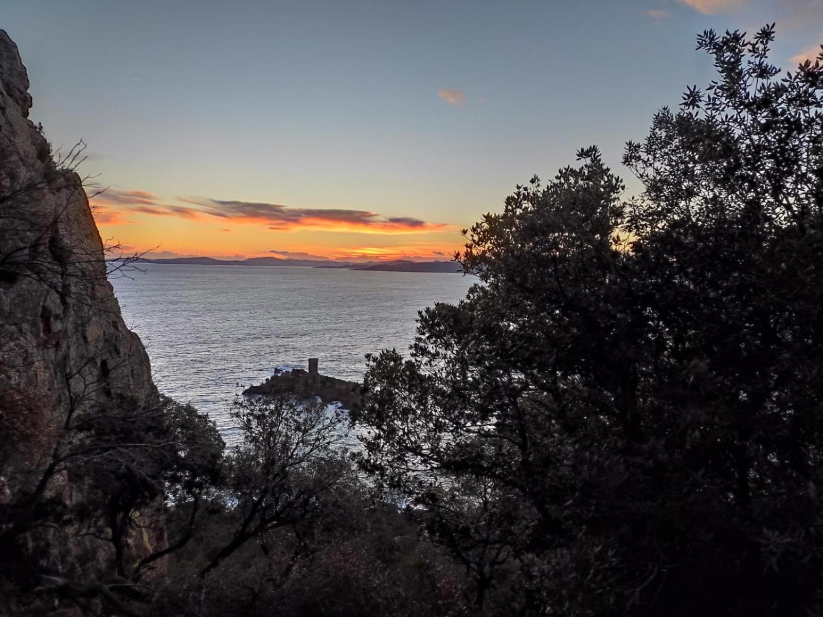 Appartement Lumineux Vue Mer Frejus Bagian luar foto